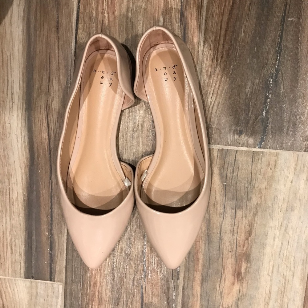 Pink pointed flats!